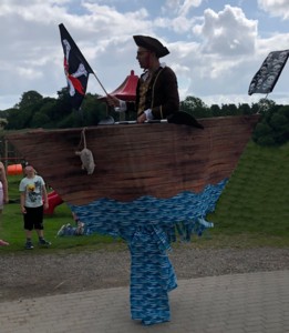 Walking-Act Piratenboot
